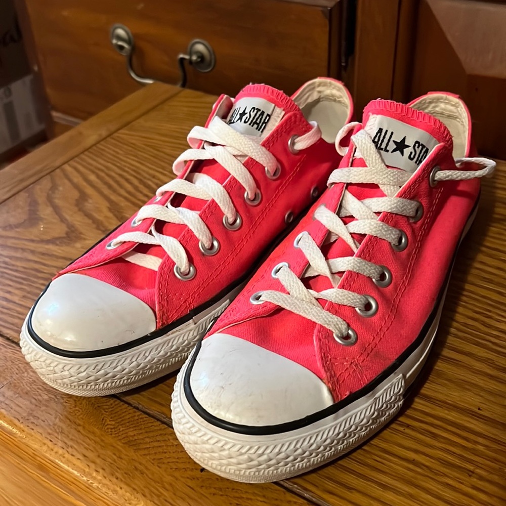 Converse Chuck Taylor hot pink women’s size 9